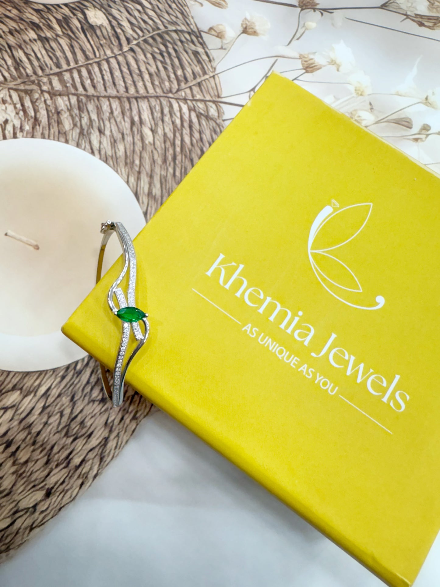 Emerald embrace bangle